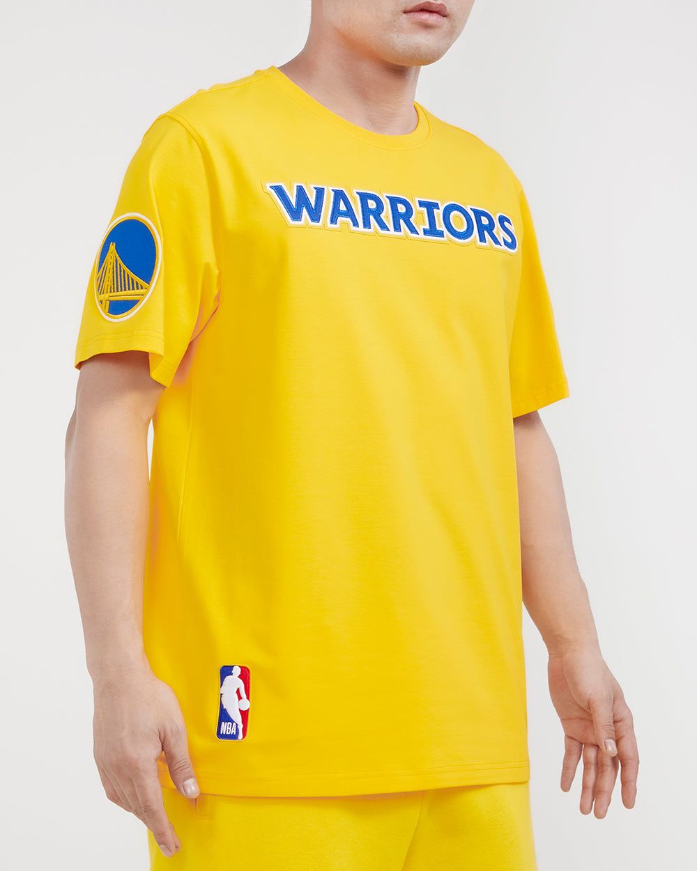 NBA GOLDEN STATE WARRIORS TACKLE TWILL MEN'S TEE (YELLOW)