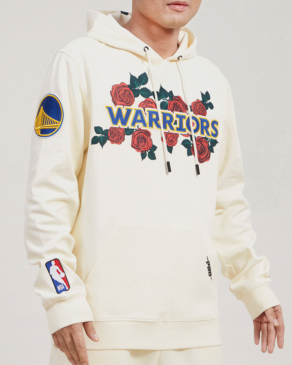 NBA GOLDEN STATE WARRIORS ROSES MEN'S PULLOVER HOODIE (EGGSHELL)