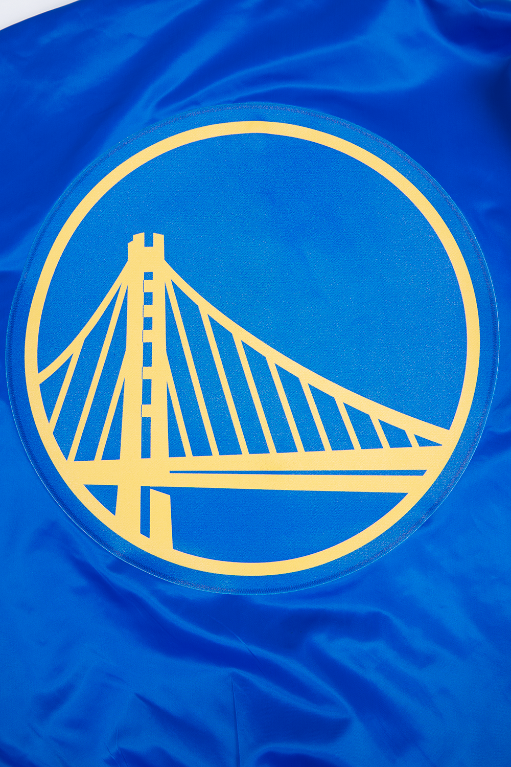 NBA GOLDEN STATE WARRIORS SCRIPT TAIL BLOUSON EN SATIN POUR HOMME (BLEU ROYAL)