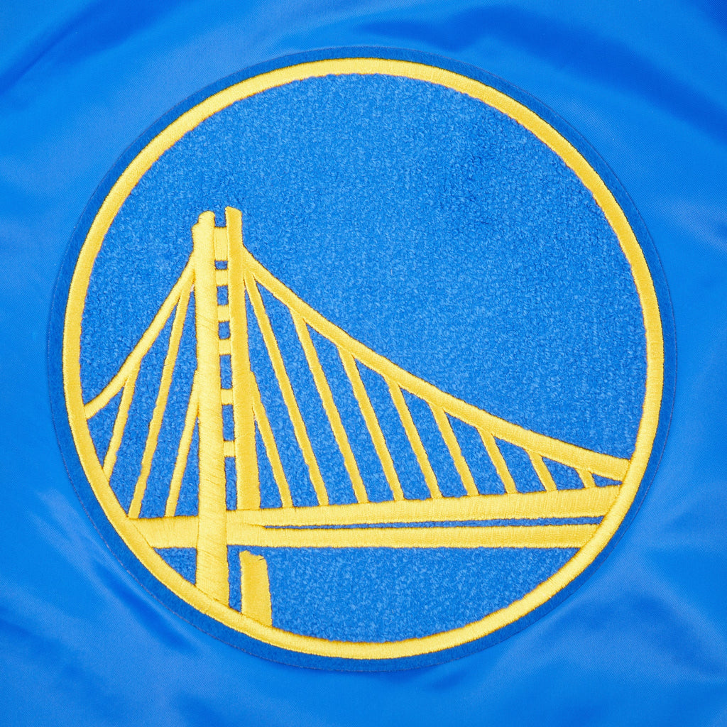 NBA GOLDEN STATE WARRIORS RETRO CLASSIC BLOUSON EN SATIN À BORDS CÔTELÉS POUR GARÇON JUNIOR (BLEU ROYAL)