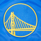 NBA GOLDEN STATE WARRIORS RETRO CLASSIC BLOUSON EN SATIN À BORDS CÔTELÉS POUR GARÇON JUNIOR (BLEU ROYAL)