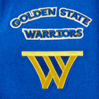 NBA GOLDEN STATE WARRIORS CLASSIC STUDIO BLOUSON COLLÉGIAL POUR GARÇON JUNIOR (BLEU ROYAL/BLANC)