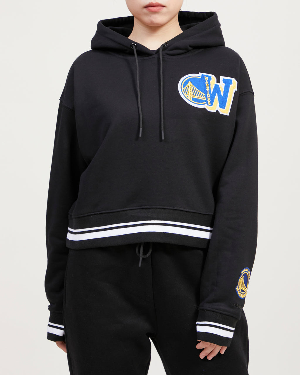 BGWC55815-BLK-MODEL-3