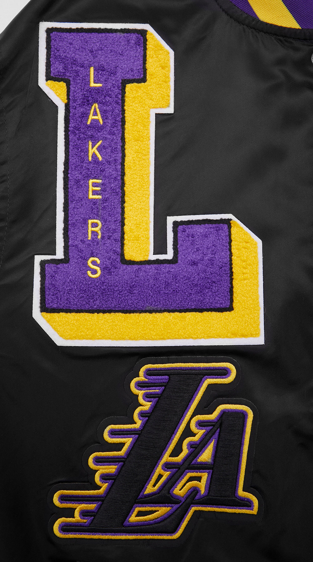 NBA LOS ANGELES LAKERS MASH UP BLOUSON EN SATIN À BORDS CÔTELÉS POUR HOMME (NOIR/VIOLET)