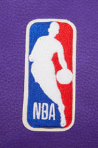 NBA LOS ANGELES LAKERS RETRO CLASSIC BLOUSON COLLÉGIAL EN LAINE À BORDS CÔTELÉS POUR HOMME (COQUILLE D'ŒUF/VIOLET)