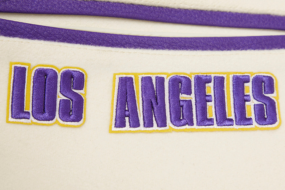 NBA LOS ANGELES LAKERS RETRO CLASSIC BLOUSON COLLÉGIAL EN LAINE À BORDS CÔTELÉS POUR HOMME (COQUILLE D'ŒUF/VIOLET)