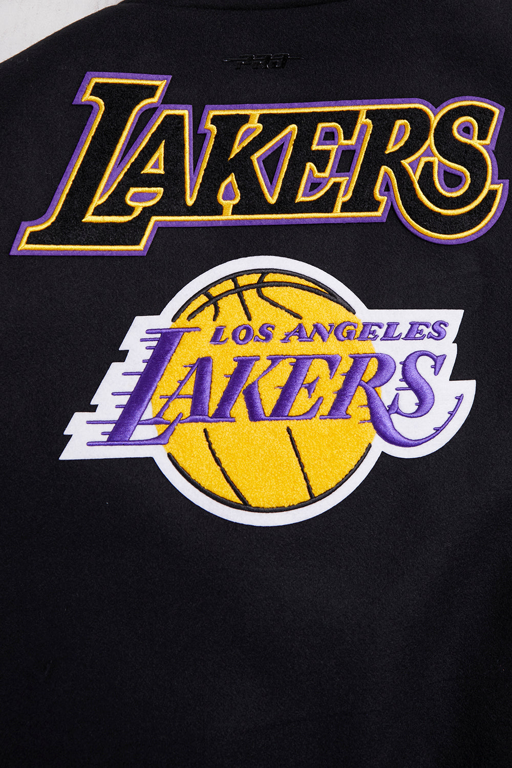 NBA LOS ANGELES LAKERS RETRO CLASSIC BLOUSON COLLÉGIAL EN LAINE À BORDS CÔTELÉS POUR FEMME (NOIR/VIOLET/JAUNE)