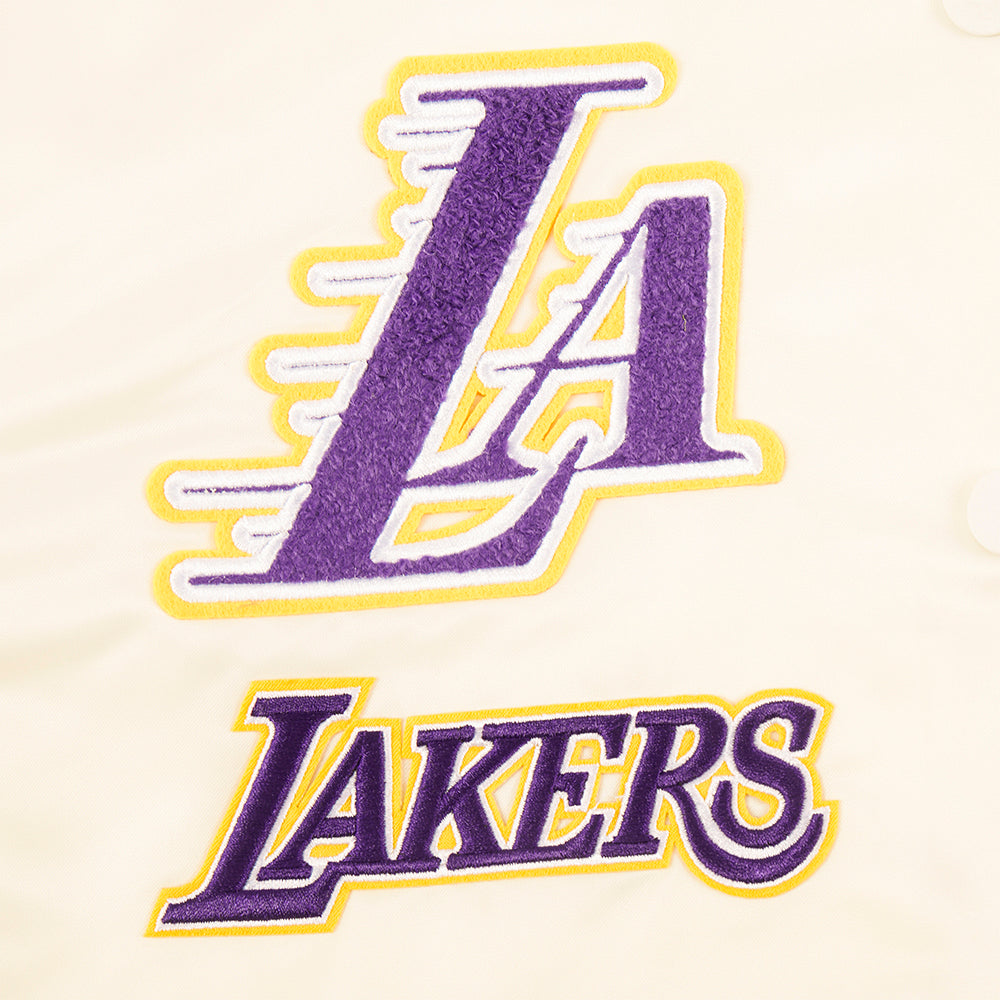 NBA LOS ANGELES LAKERS RETRO CLASSIC BLOUSON EN SATIN À BORDS CÔTELÉS POUR FEMME (COQUILLE D'ŒUF/VIOLET)