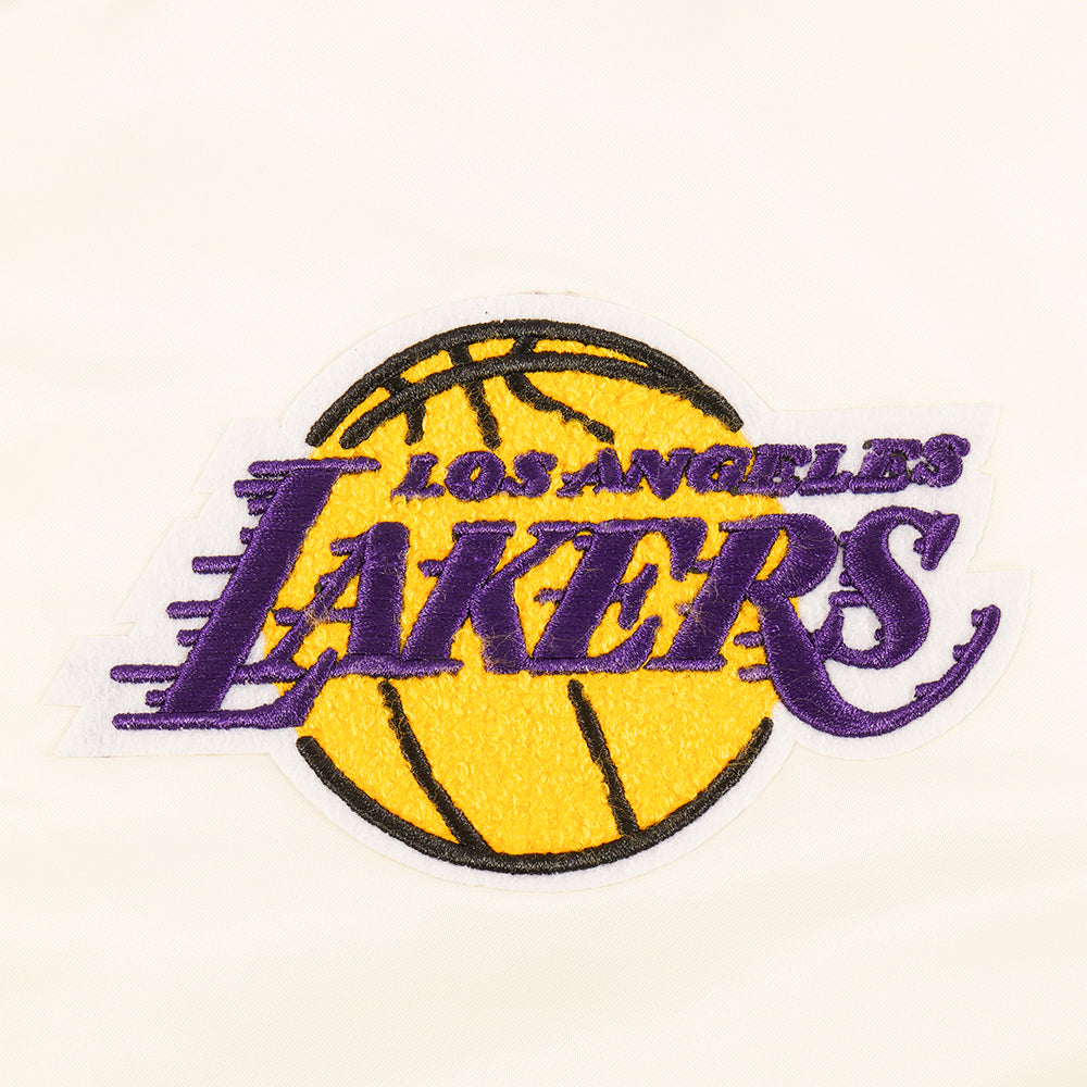 NBA LOS ANGELES LAKERS RETRO CLASSIC BLOUSON EN SATIN À BORDS CÔTELÉS POUR FEMME (COQUILLE D'ŒUF/VIOLET)