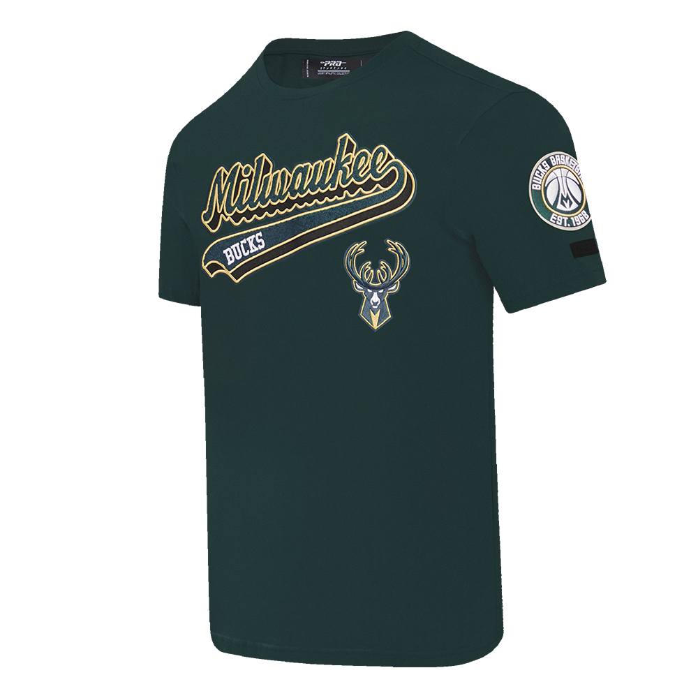 NBA MILWAUKEE BUCKS SCRIPT TAIL MEN'S   TEE (FOREST GREEN)