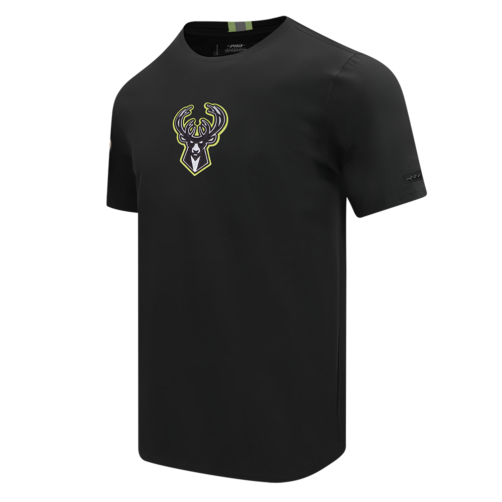 NBA MILWAUKEE BUCKS UNDER THE LIGHTS MEN'S SINGLE JERSEY TEE (BLACK)