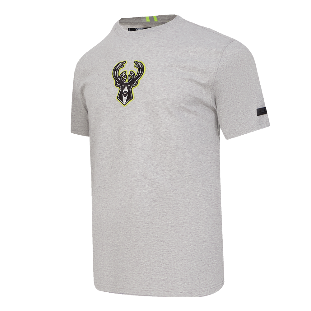 NBA MILWAUKEE BUCKS UNDER THE LIGHTS MEN'S SINGLE JERSEY TEE (HEATHER GREY)