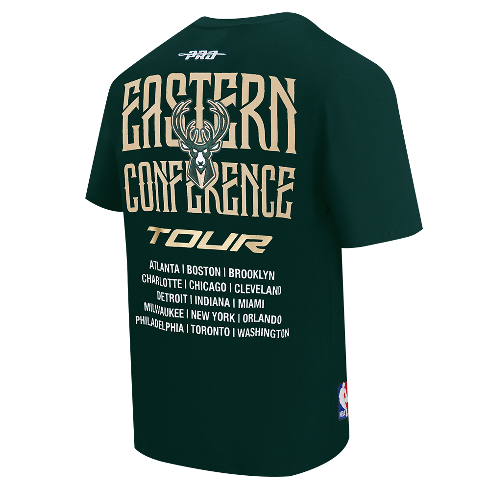 NBA MILWAUKEE BUCKS CITY TOUR 2.0 T-SHIRT EN JERSEY DE COTON À ÉPAULES TOMBANTES POUR HOMME (VERT FORÊT)