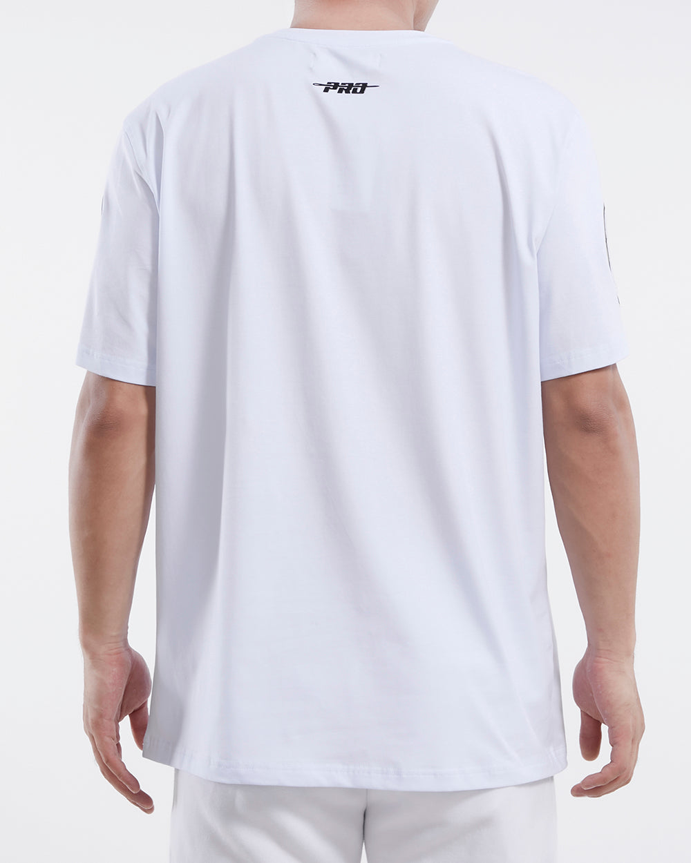 NBA MILWAUKEE BUCKS TACKLE TWILL MEN'S TEE (WHITE)