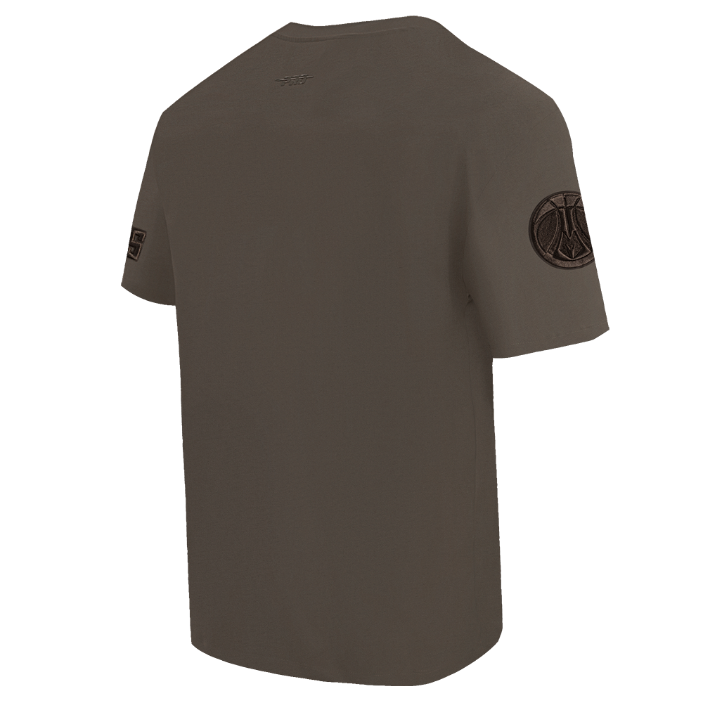 NBA MILWAUKEE BUCKS NEUTRAL T-SHIRT À ÉPAULES TOMBANTES POUR HOMME (TAUPE FONCÉ)
