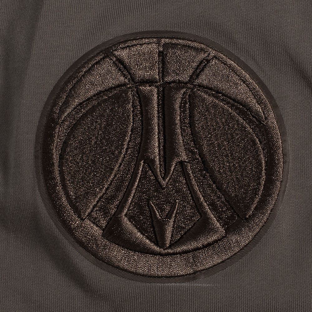 NBA MILWAUKEE BUCKS NEUTRAL T-SHIRT À ÉPAULES TOMBANTES POUR HOMME (TAUPE FONCÉ)