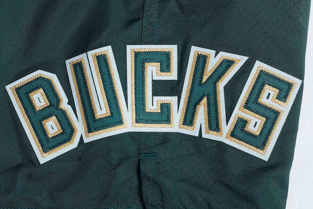 NBA MILWAUKEE BUCKS CLASSIC SHORT TISSÉ POUR HOMME (VERT FORÊT)