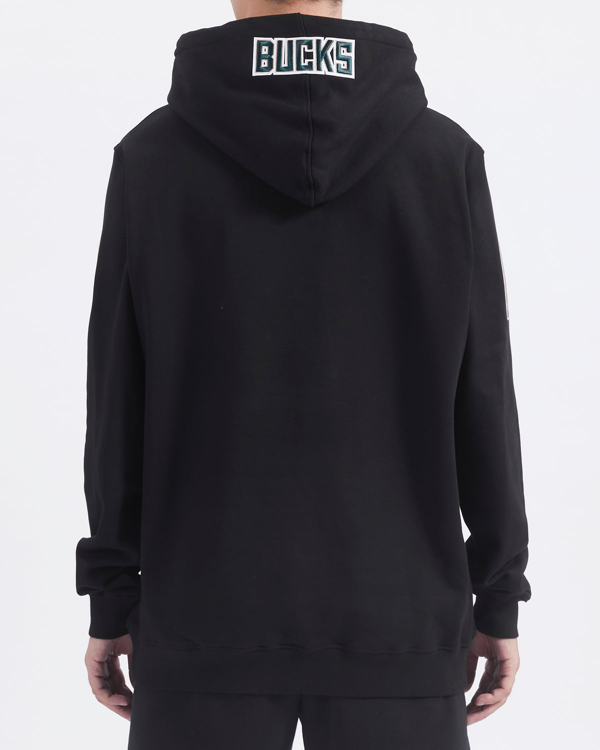 BMB5515673-BLK-MODEL-3