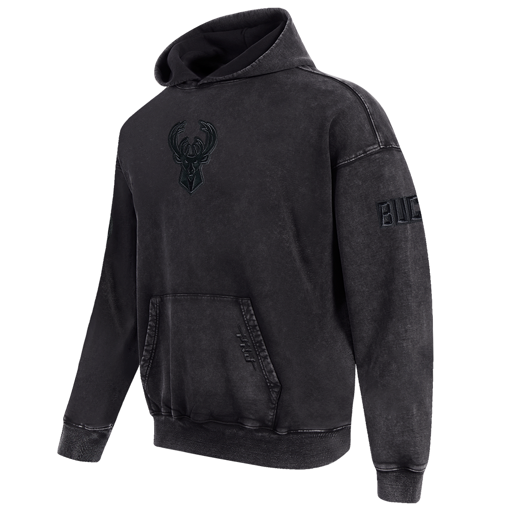 NBA MILWAUKEE BUCKS WASHED CLASSIC MEN'S ENZYME WASH DROP SHOULDER FT PO HOODIE (WASHED BLACK)