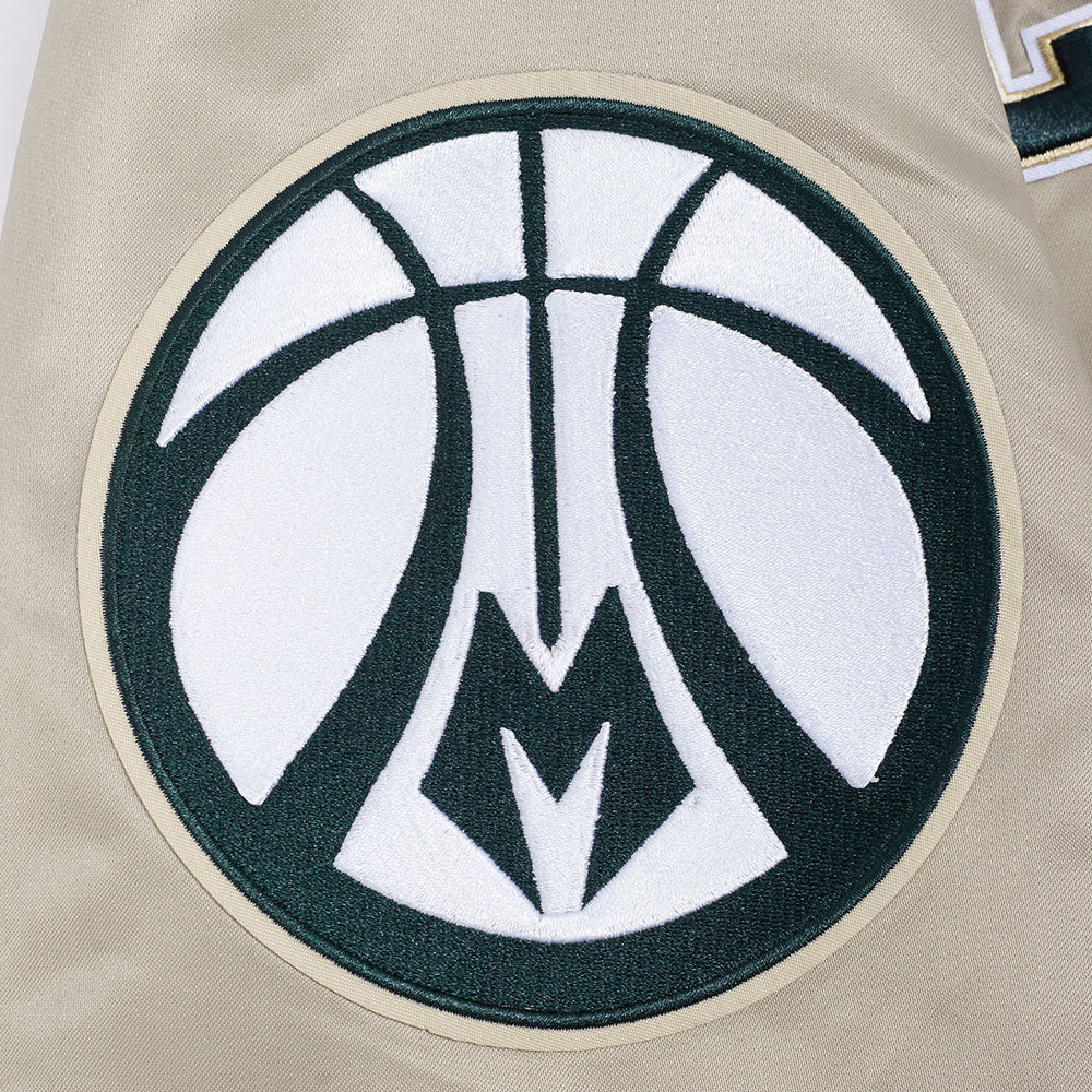 NBA MILWAUKEE BUCKS SOUVENIR BLOUSON EN SATIN POUR HOMME (TAUPE)