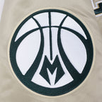 NBA MILWAUKEE BUCKS SOUVENIR BLOUSON EN SATIN POUR HOMME (TAUPE)