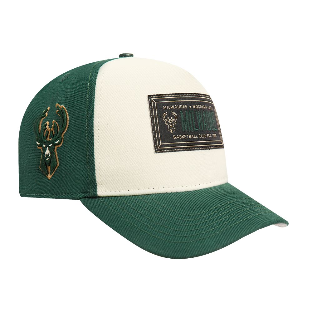 NBA MILWAUKEE BUCKS CLUB MEMBER BADGE PINCH FRONT SNAPBACK HAT (EGGSHELL/ FOREST GREEN)