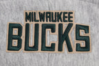 NBA MILWAUKEE BUCKS SCRIPT TAIL CHANDAIL À CAPUCHON COURT EN MOLLETON CÔTELÉ POUR FEMME (GRIS CHINÉ/NOIR)
