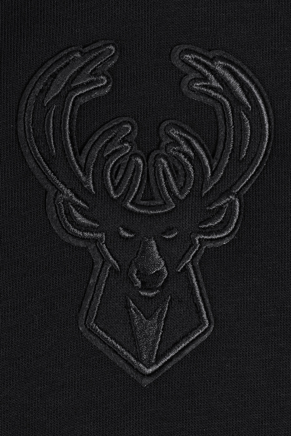 NBA MILWAUKEE BUCKS NEUTRAL WOMEN'S CROPPED PULLOVER HOODIE (BLACK)
