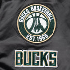 NBA MILWAUKEE BUCKS RETRO CLASSIC BLOUSON EN SATIN À BORDS CÔTELÉS POUR FEMME (NOIR)