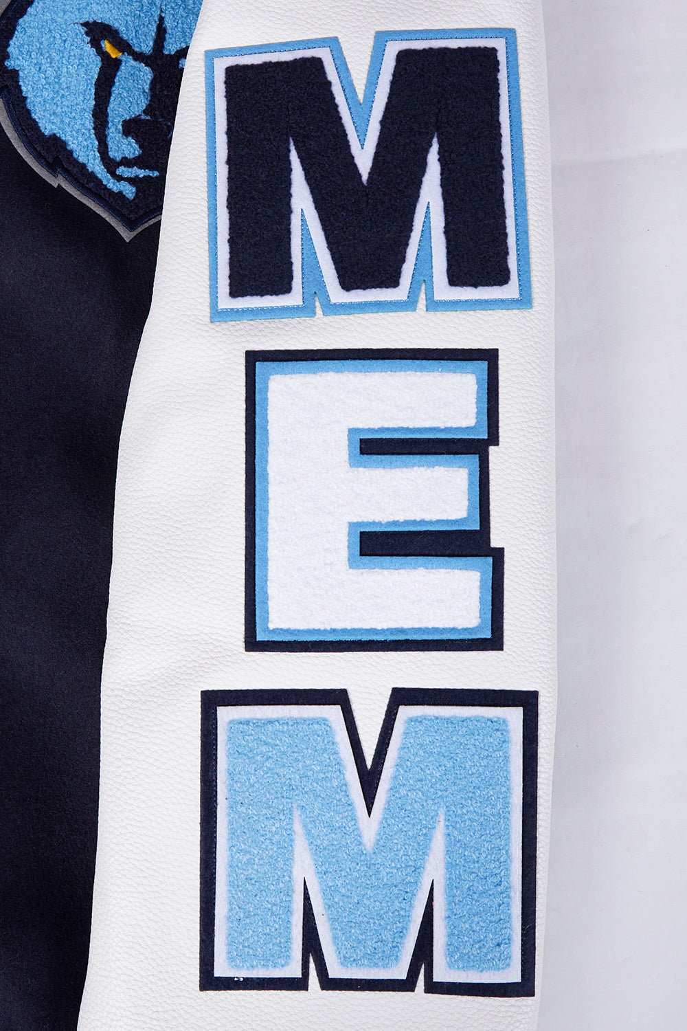 NBA MEMPHIS GRIZZLIES SCRIPT TAIL BLOUSON COLLÉGIAL EN LAINE À BORDS CÔTELÉS POUR HOMME (MARINE MINUIT/BLANC)