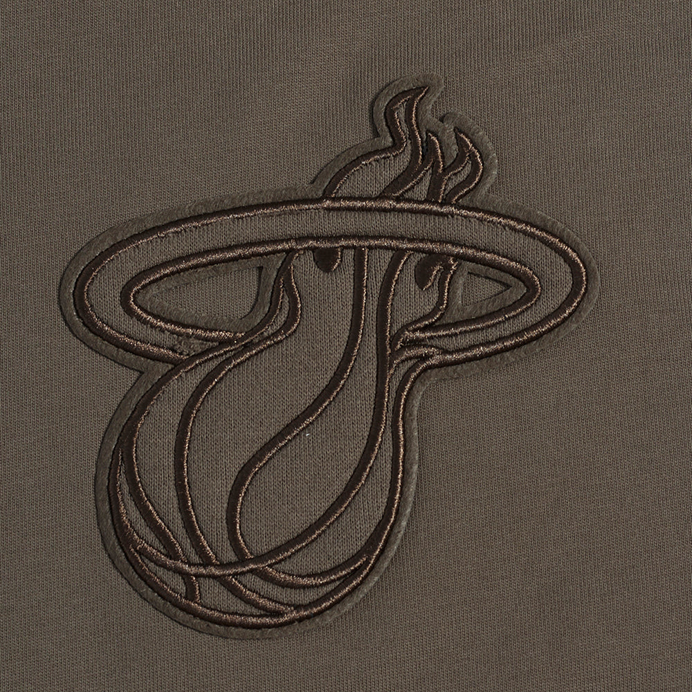 NBA MIAMI HEAT NEUTRAL T-SHIRT À ÉPAULES TOMBANTES POUR HOMME (TAUPE FONCÉ)
