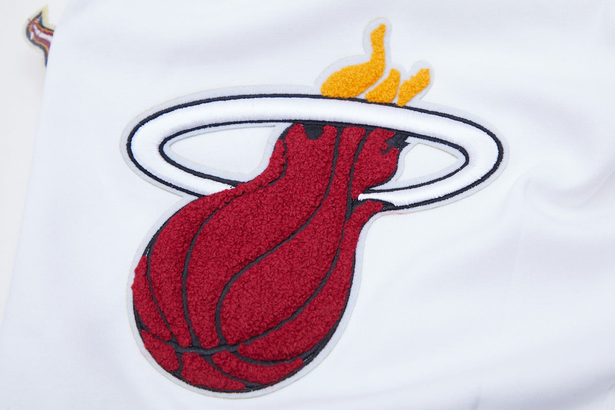 NBA MIAMI HEAT CLASSIC CHENILLE SHORT POUR HOMME (BLANC)