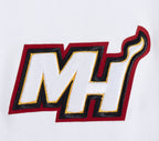 NBA MIAMI HEAT SCRIPT TAIL CHANDAIL À CAPUCHON EN MOLLETON CÔTELÉ POUR HOMME (BLANC/NOIR)