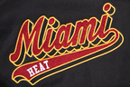 NBA MIAMI HEAT SCRIPT TAIL BLOUSON COLLÉGIAL POUR HOMME (NOIR)