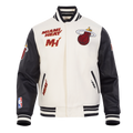 NBA MIAMI HEAT RETRO CLASSIC BLOUSON COLLÉGIAL EN LAINE À BORDS CÔTELÉS POUR HOMME (COQUILLE D'ŒUF/NOIR)