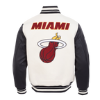 NBA MIAMI HEAT RETRO CLASSIC BLOUSON COLLÉGIAL EN LAINE À BORDS CÔTELÉS POUR HOMME (COQUILLE D'ŒUF/NOIR)