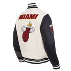NBA MIAMI HEAT RETRO CLASSIC BLOUSON COLLÉGIAL EN LAINE À BORDS CÔTELÉS POUR HOMME (COQUILLE D'ŒUF/NOIR)
