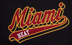 NBA MIAMI HEAT SCRIPT TAIL T-SHIRT EN JERSEY SIMPLE À COUPE CARRÉE POUR FEMME (NOIR)