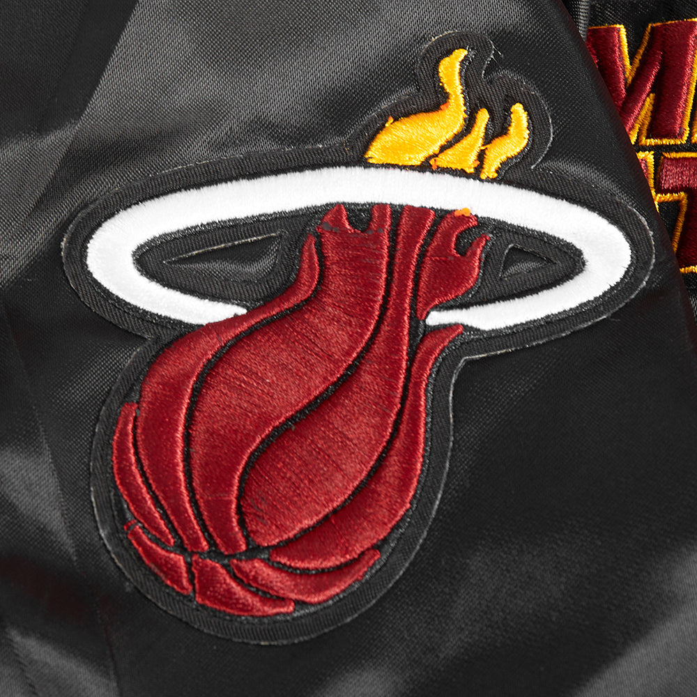 NBA MIAMI HEAT RETRO CLASSIC BLOUSON EN SATIN À BORDS CÔTELÉS POUR GARÇON JUNIOR (NOIR)
