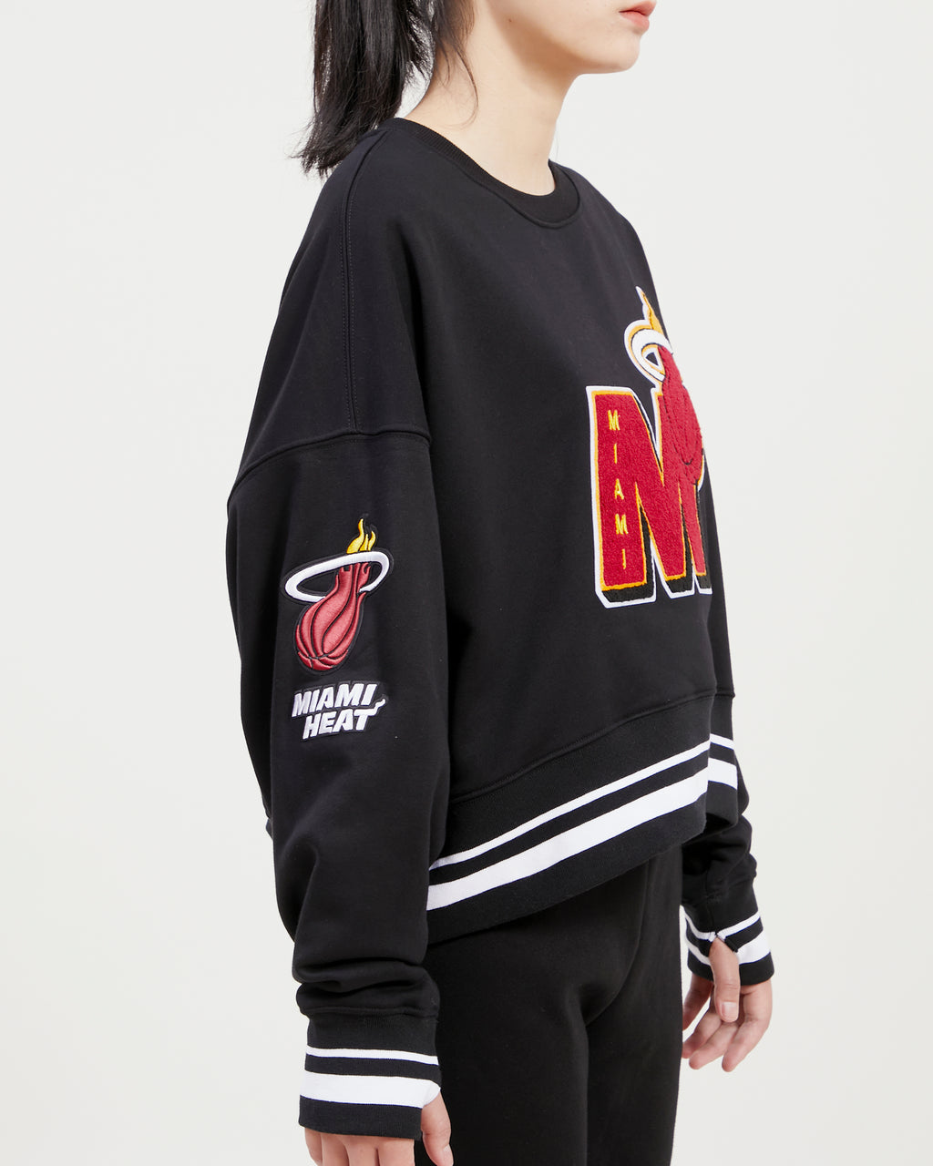 BMHC55732-BLK-MODEL-3