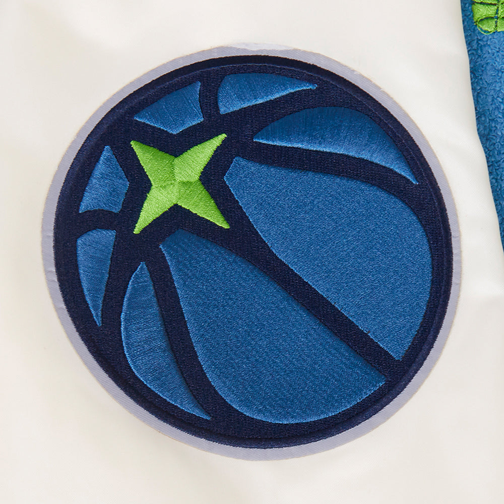 NBA MINNESOTA TIMBERWOLVES BEST OF BLOUSON EN SATIN À BORDS CÔTELÉS POUR HOMME (COQUILLE D'ŒUF/MARINE MINUIT)