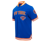 NBA NEW YORK KNICKS CLASSIC BLOUSON PRO EN MAILLE DOUBLE À MANCHES COURTES POUR HOMME (BLEU ROYAL/ORANGE)