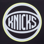 NBA NEW YORK KNICKS UNDER THE LIGHTS T-SHIRT EN JERSEY SIMPLE POUR HOMME (NOIR)