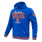 NBA NEW YORK KNICKS TEAM BADGE CHANDAIL À CAPUCHON EN MOLLETON CÔTELÉ POUR HOMME (BLEU ROYAL/ORANGE/BLEU ROYAL)