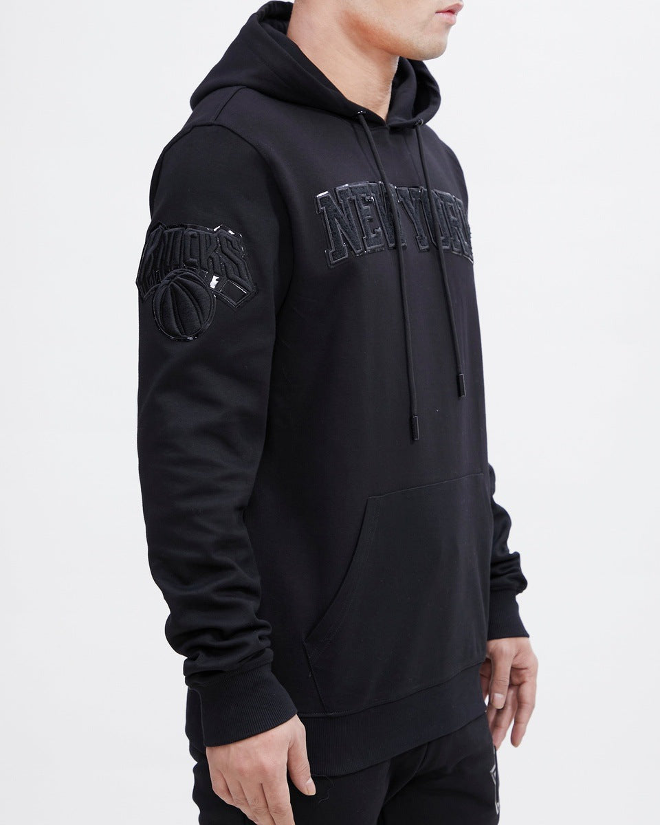 NBA NEW YORK KNICKS TRIPLE BLACK LOGO MEN'S PO HOODIE (BLACK)