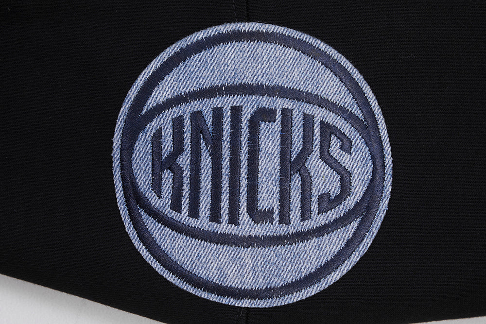 NBA NEW YORK KNICKS VARSITY BLUES MEN'S PULLOVER HOODIE (BLACK)