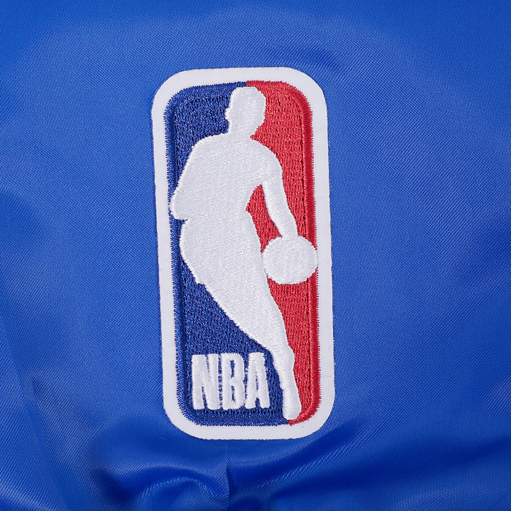 NBA NEW YORK KNICKS BLOUSON DU CHAMPIONNAT 2026 EN SATIN POUR HOMME (BLEU ROYAL/ORANGE/BLEU ROYAL)