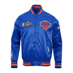 NBA NEW YORK KNICKS BLOUSON DU CHAMPIONNAT 2026 EN SATIN POUR HOMME (BLEU ROYAL/ORANGE/BLEU ROYAL)