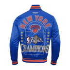 NBA NEW YORK KNICKS BLOUSON DU CHAMPIONNAT 2026 EN SATIN POUR HOMME (BLEU ROYAL/ORANGE/BLEU ROYAL)