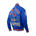 NBA NEW YORK KNICKS BLOUSON DU CHAMPIONNAT 2026 EN SATIN POUR HOMME (BLEU ROYAL/ORANGE/BLEU ROYAL)